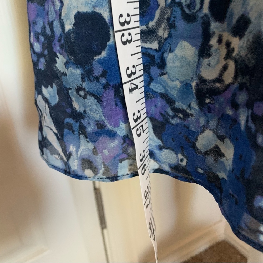 Blue Flowered Net Wrap-Type Dress, never worn, V-neck, size 6 - Picture 6 of 6